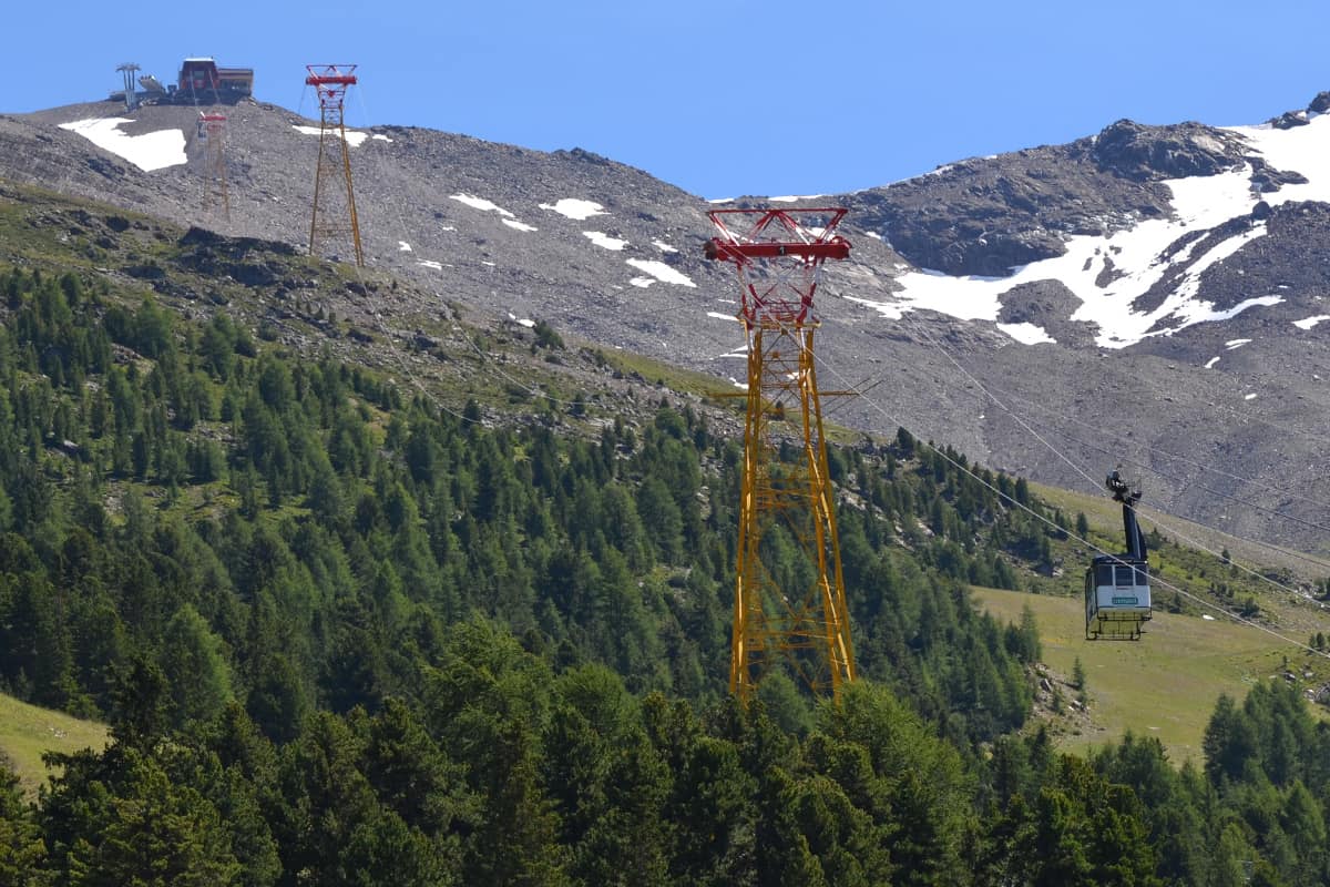 mountain hiking in bormio: the cablecar to cima bianca