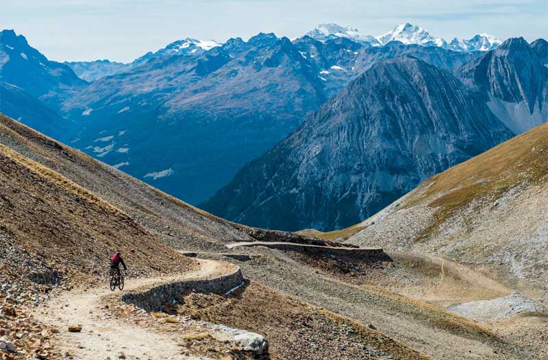 Sentiero di montagna in Lombardia da fare in mountain bike