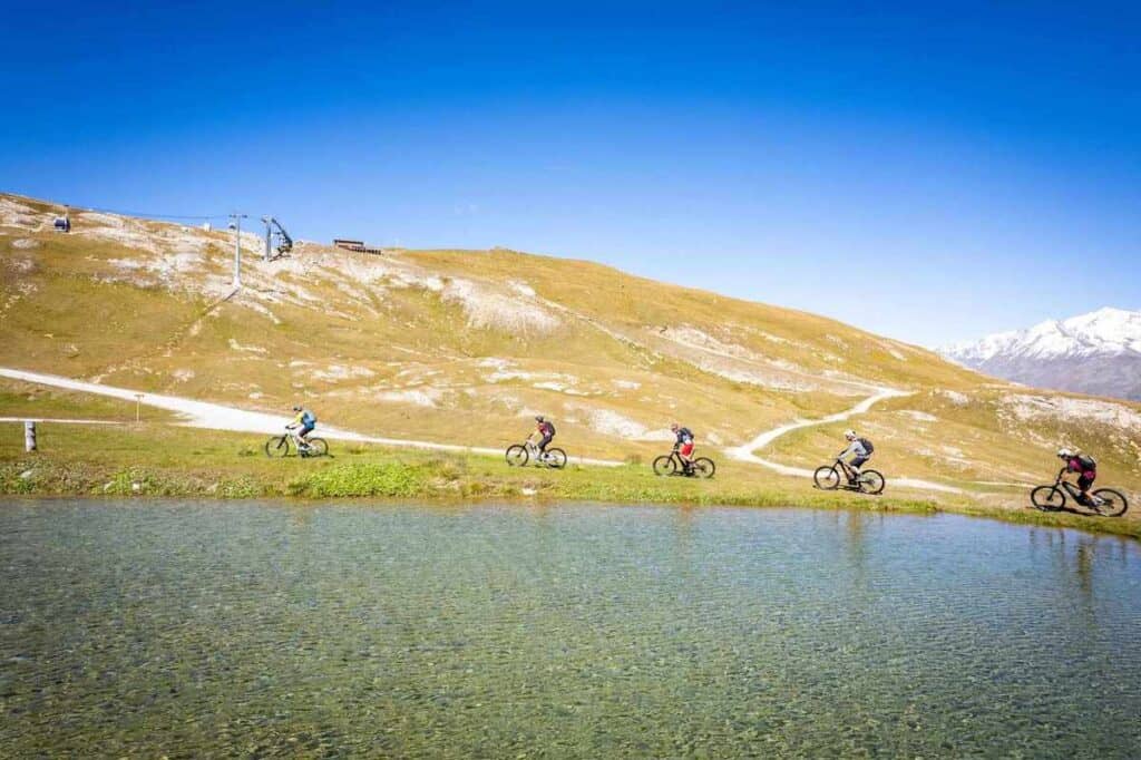 mountain bike in discesa