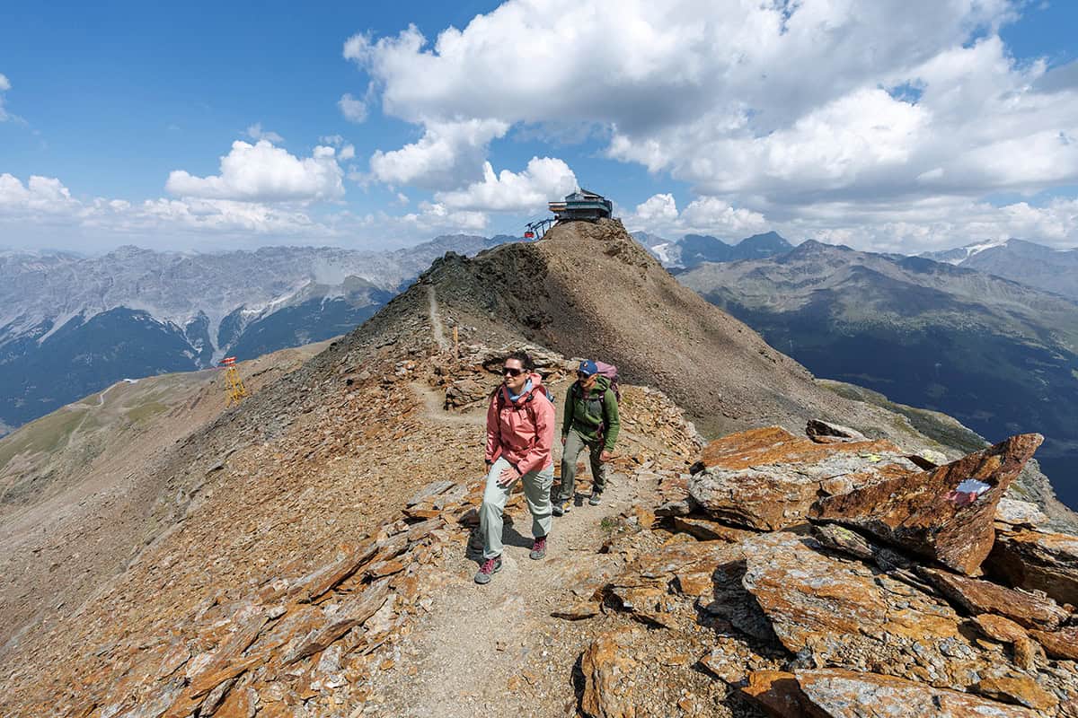 camminatori in cresta a bormio 3000